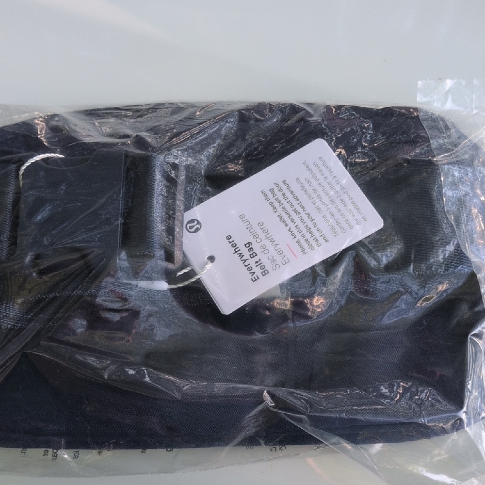 Lululemon Navy Zippered belt  Bag-NWT - Picture 10 of 10